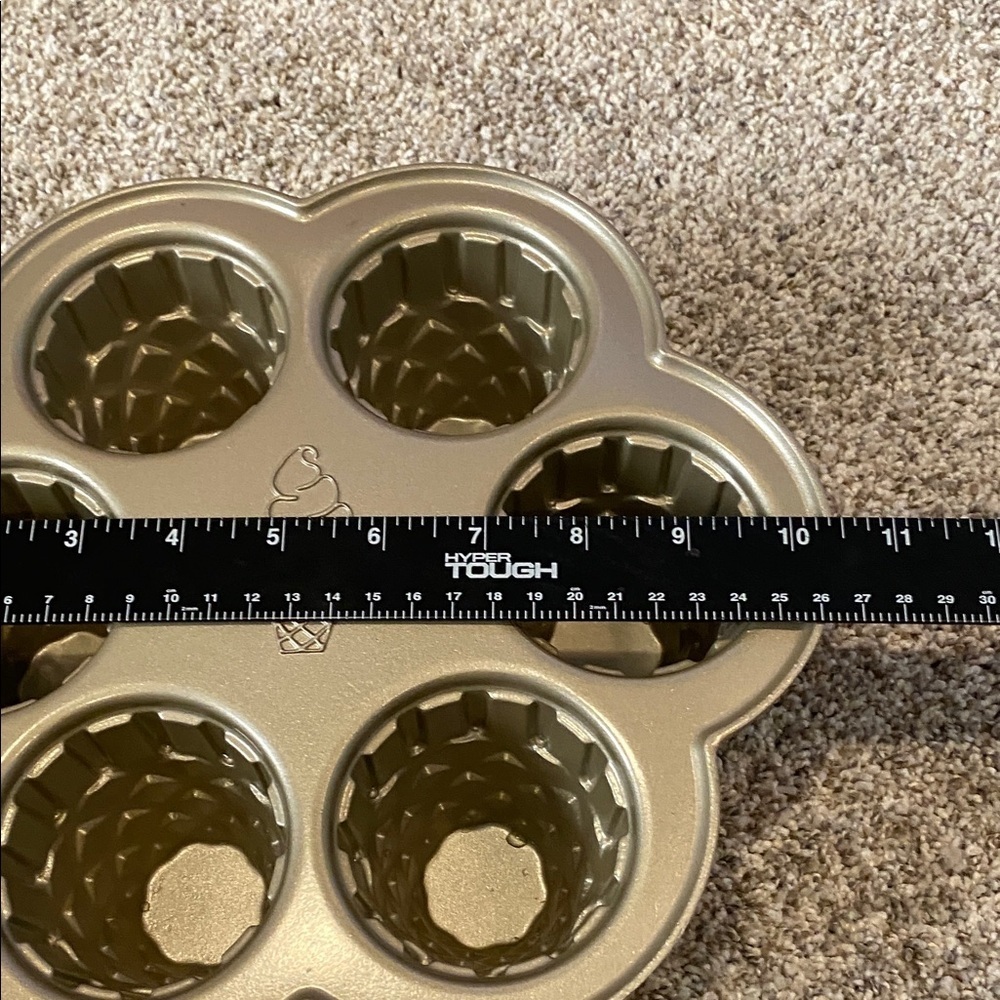 Nordic Ware Non-Stick Ice Cream Cone Cupcake Pan. 4.5 cups. Made in USA. - Picture 10 of 11